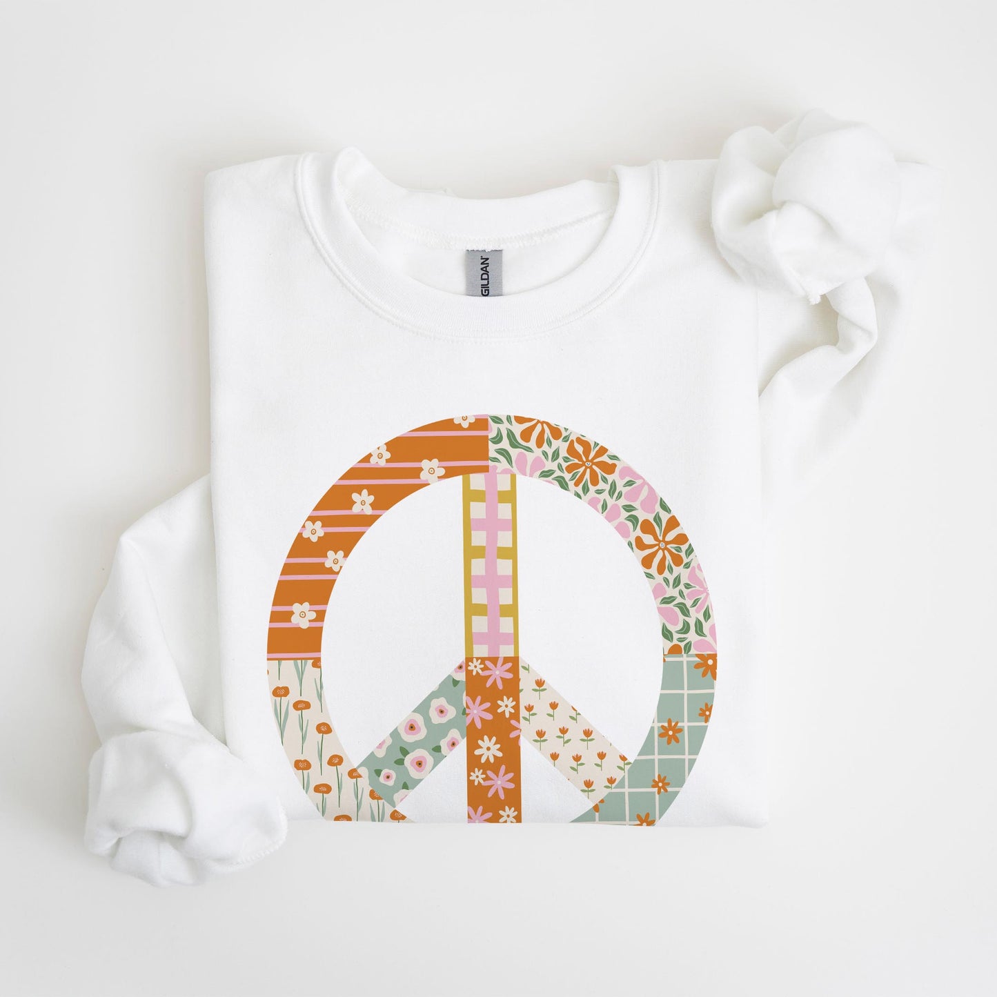 Gildan Sweatshirt White-Spring Patch Peace Sign