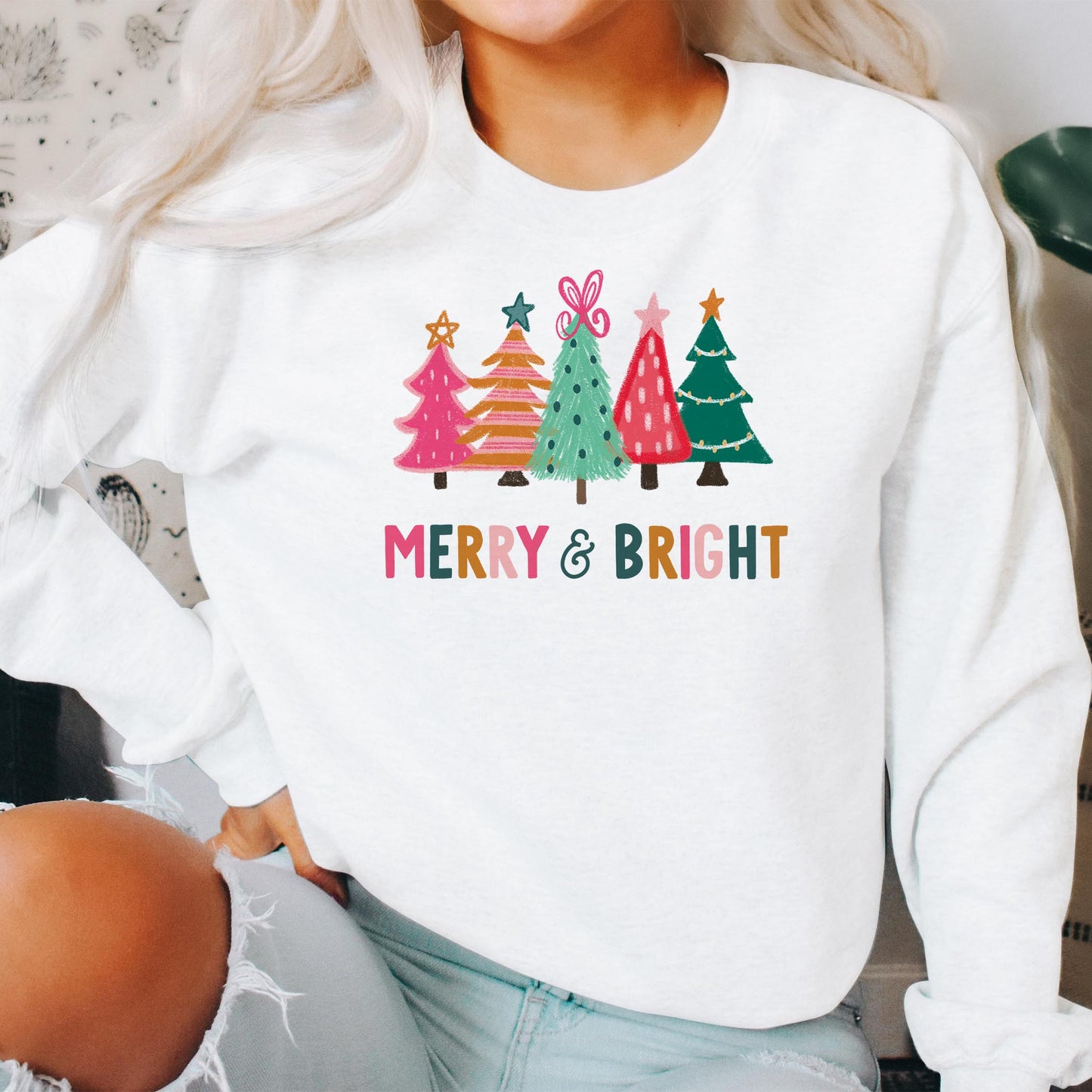 M Gildan Sweatshirt White-Whimsy Wonderland Merry & Bright